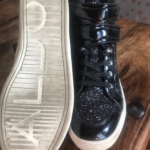 Aldo Hightops Black glittery detail - size 9 but fits like an 8.5 - Picture 3 of 4